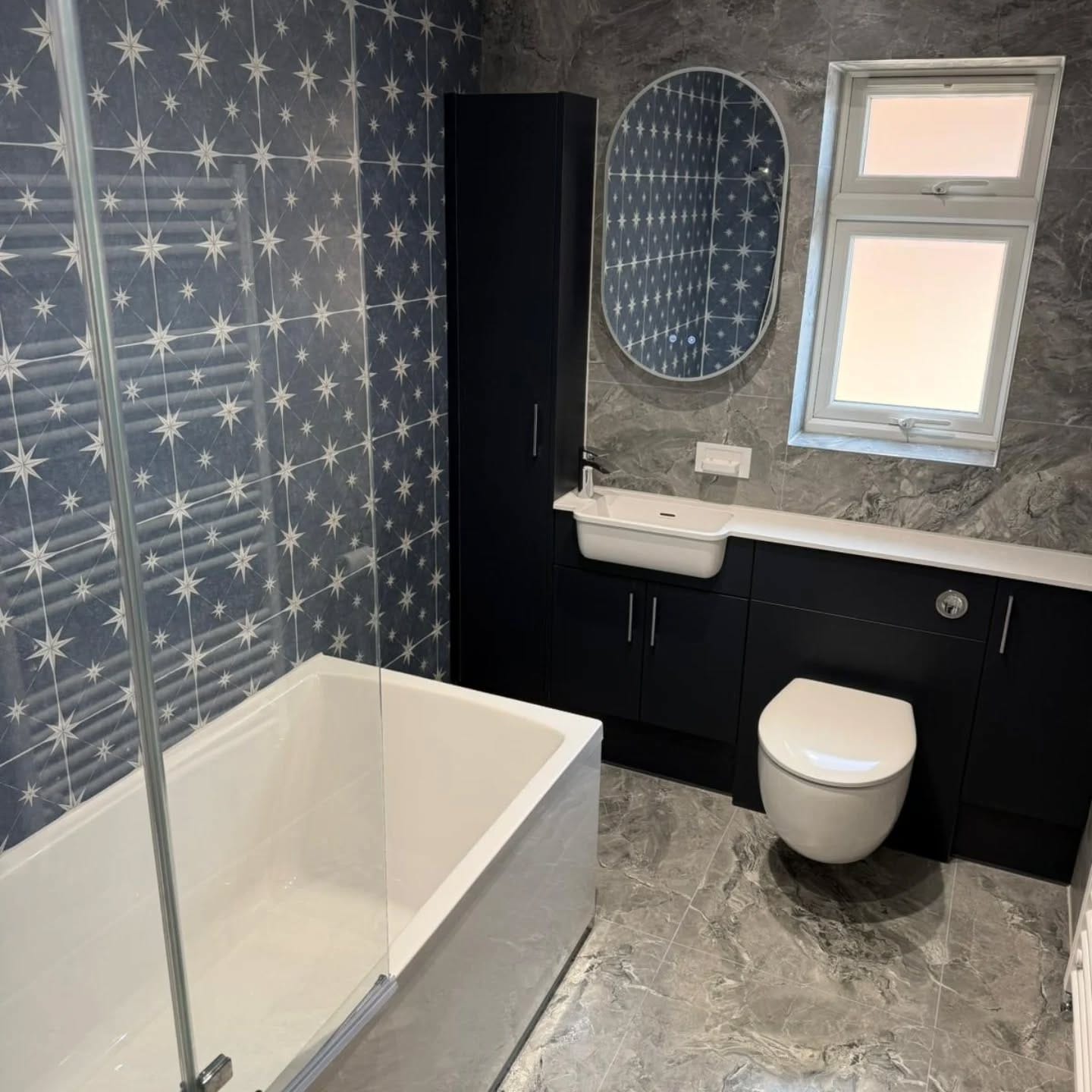 A clean, tidy bathroom