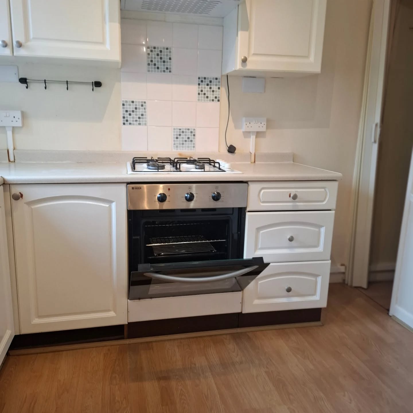 A clean kitchen and oven ready for the move